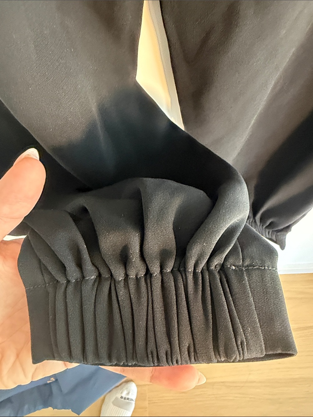 Cinq a Sept Black Pleated tapered Leg Pant size 4 - Picture 7 of 8